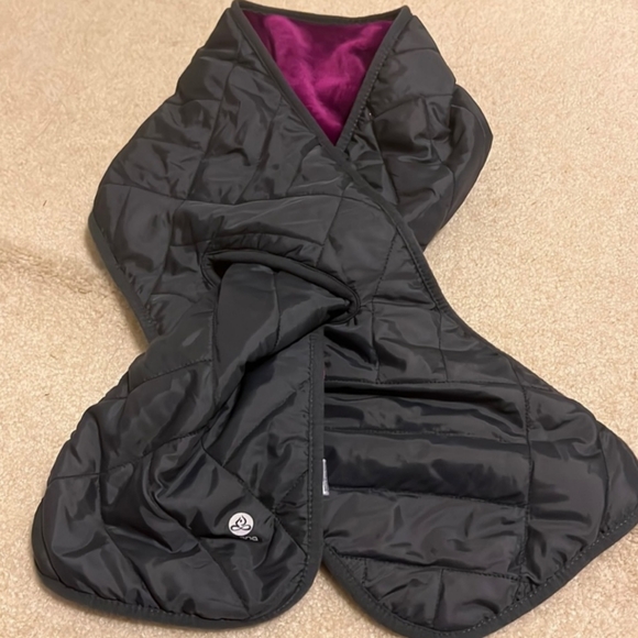 Apana Dark Quilted Outerwear - Picture 3 of 4